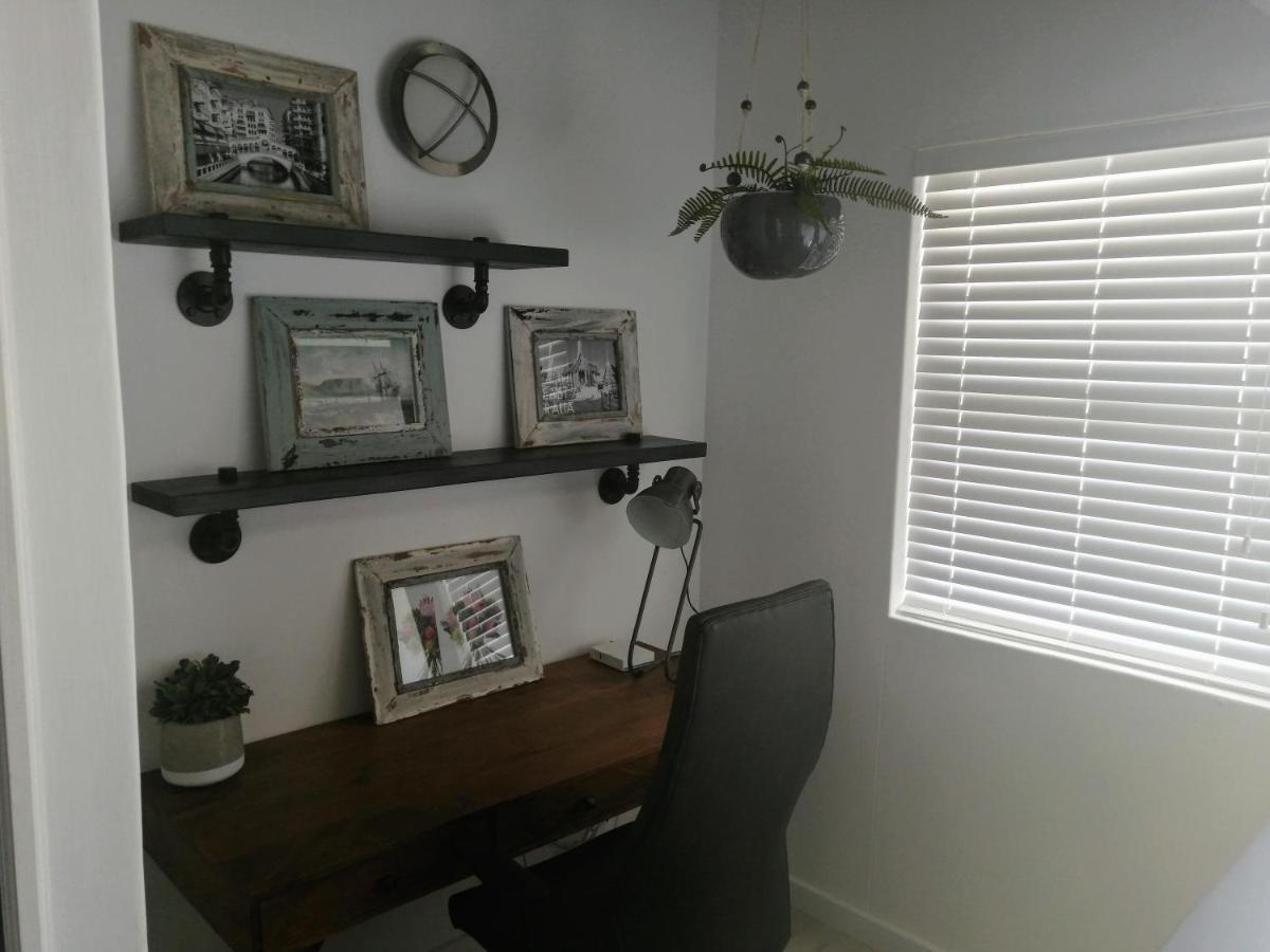 Waterfront Estate Self Catering F10 Appartement Swakopmund Buitenkant foto